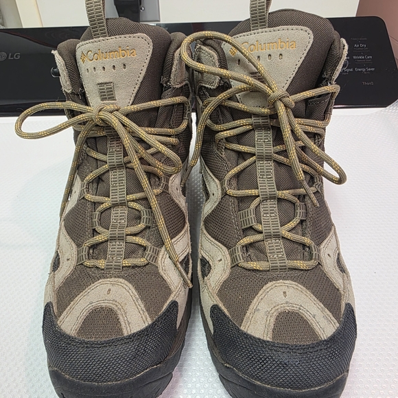 Columbia Men's Waterproof Hiking Shoes. Size 12 Wide - Picture 2 of 7